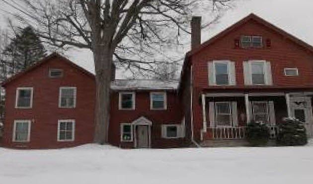2nd image of 552 1/2 Main St