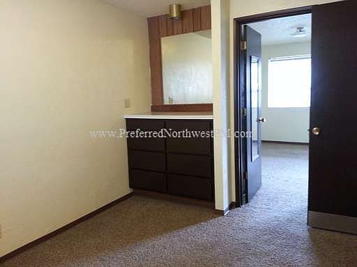 2nd image of 957 Hilyard St APT 16