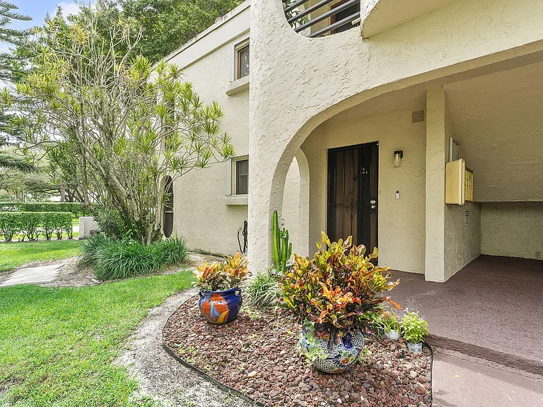 6314 Longboat Ln W — Photo 2