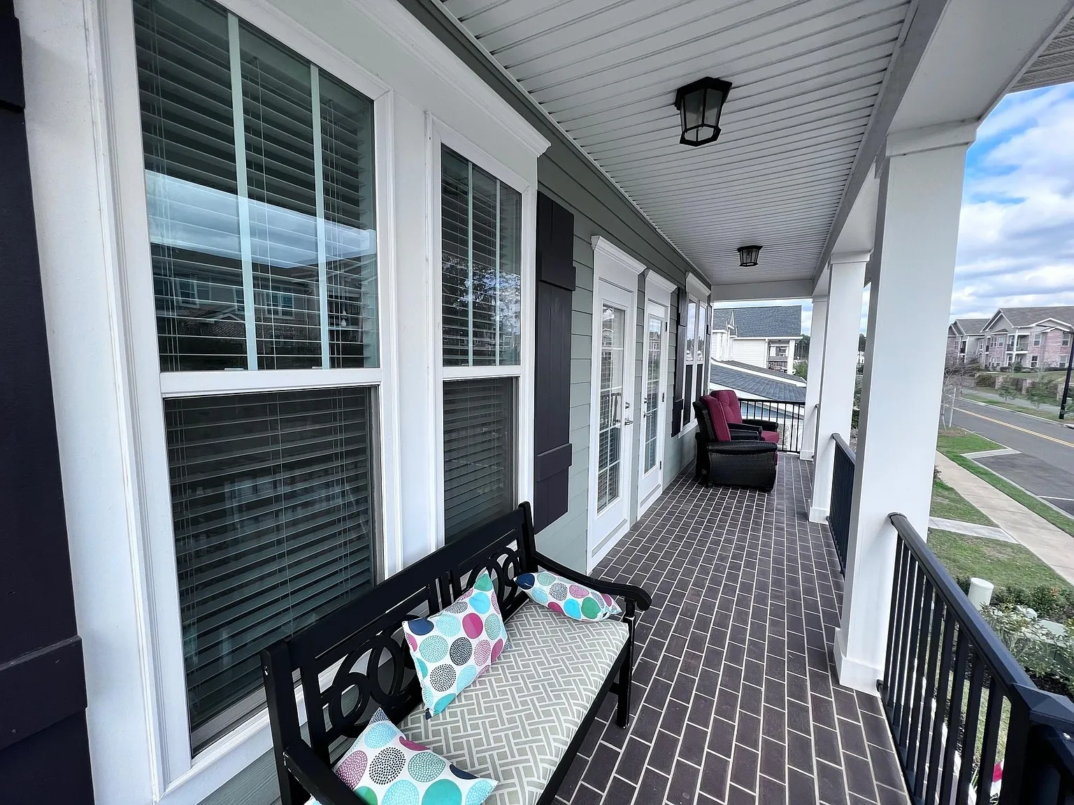 3 bed, 2.5 bath, 1967 sqft, $3,199 — Photo 2
