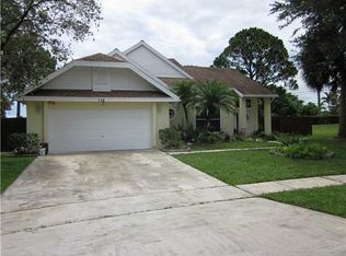 116 Sherwood Dr, Royal Palm Beach, FL 33411