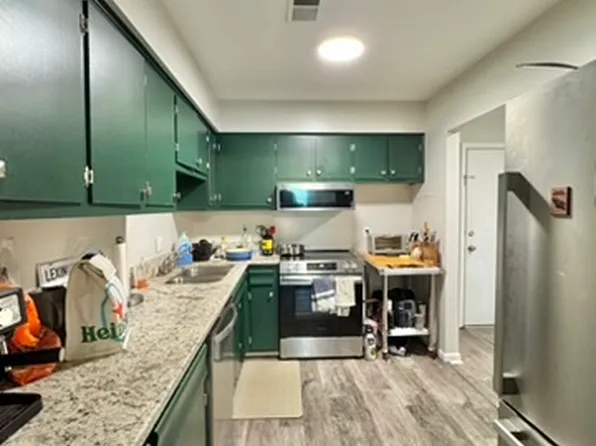 163 Lakeshore Dr #A28, Lexington, KY 40502
