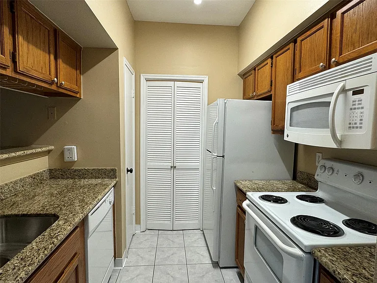 6500 Harbor Town Dr #3401 — Photo 10