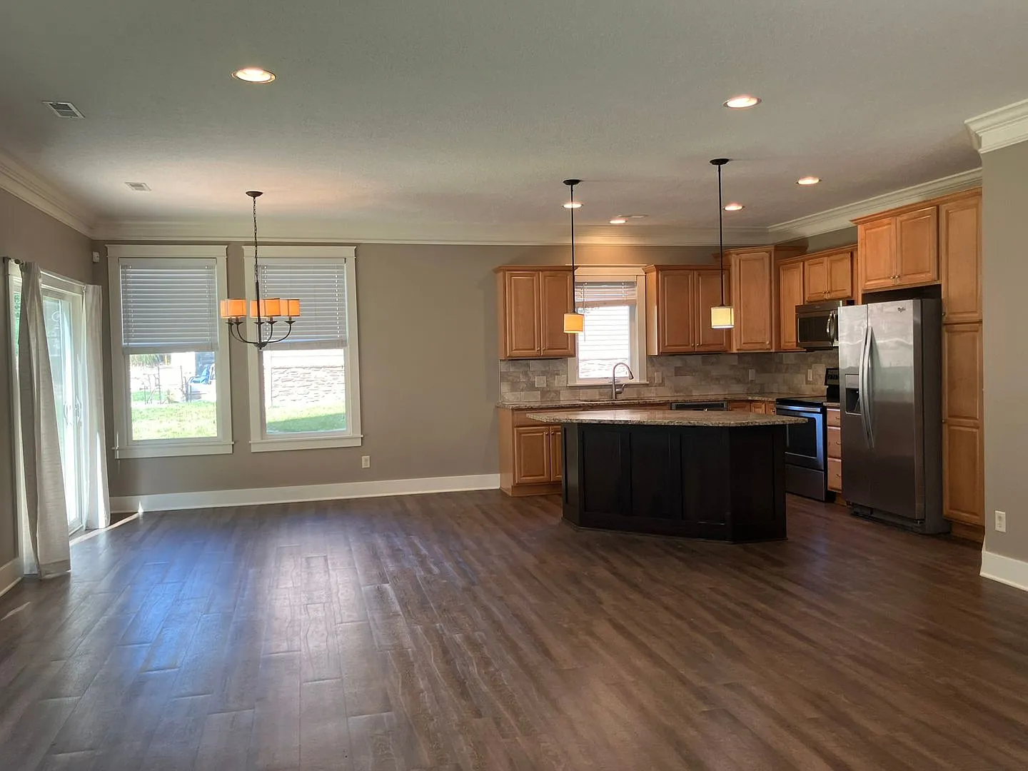 Beautiful 3 bedroom 2 1/2 bath home — Photo 2