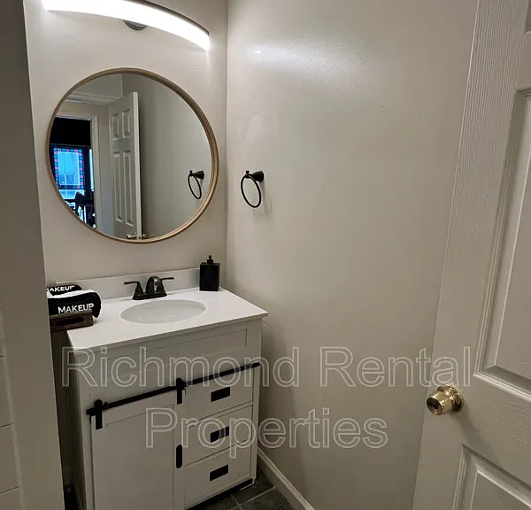 11 E Broad St #5 — Photo 17