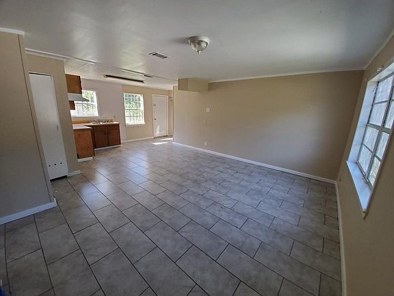 2nd image of 2769 Sunnybrook St