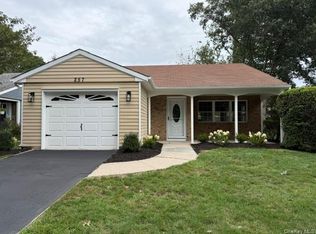 257 Edinburgh Dr, Ridge, NY 11961