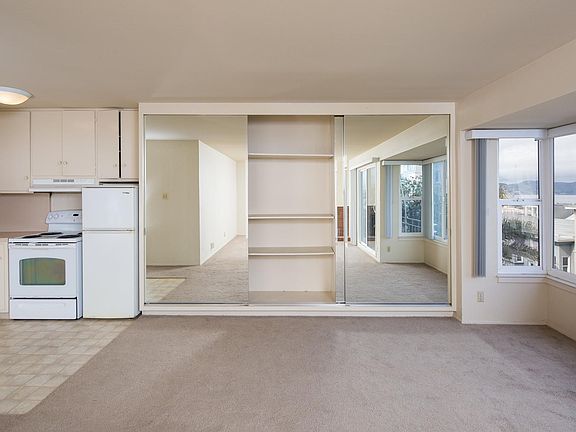4th image of 359 Green St APT B