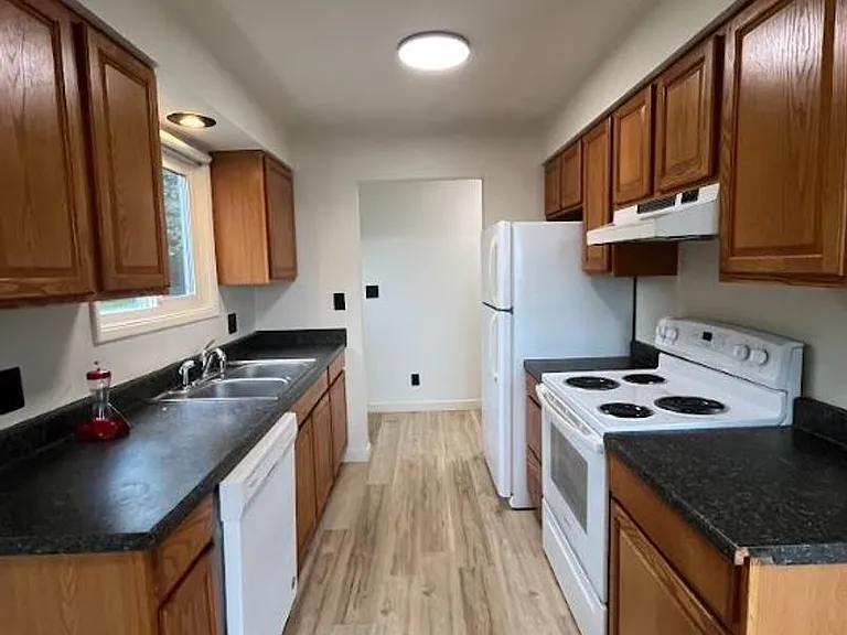 900 Liberty St #2 — Photo 7