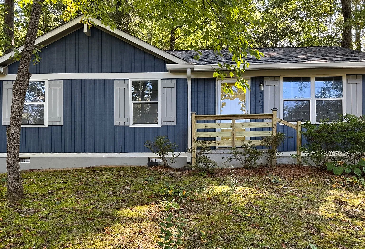 Black Mountain - Newly Renovated 3 Bedroom — Photo 3