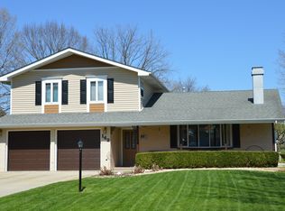 142 Oaklawn Ave, Oswego, IL