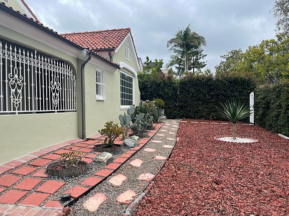 3rd image of 459 S Citrus Ave