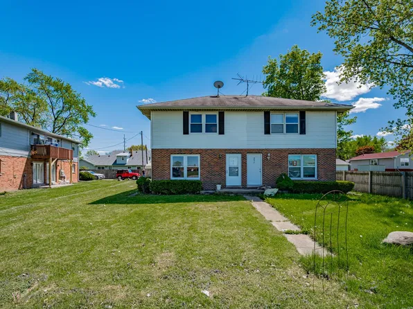 390 New Indian Trail Ct, Aurora, IL 60506