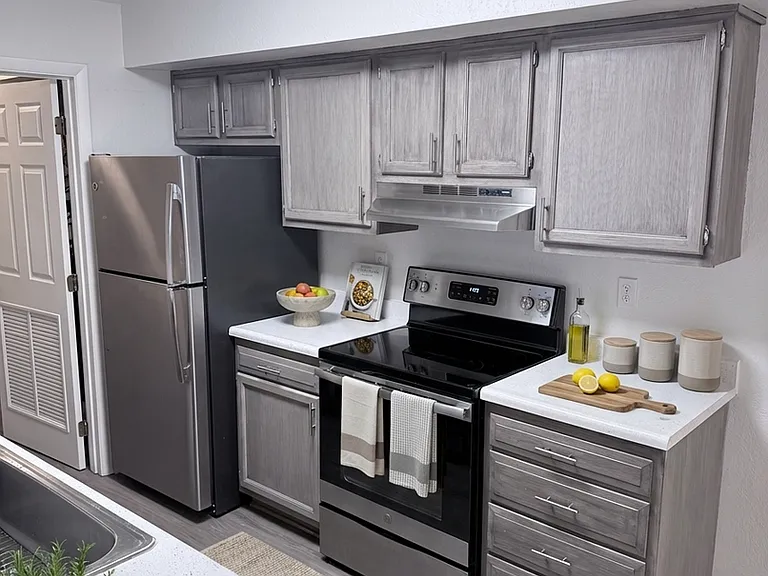 Lakemont Apartments — Photo 43