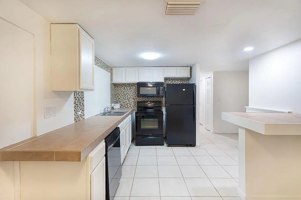 4 bed, 2.0 bath, 1652 sqft, $905 — Photo 4