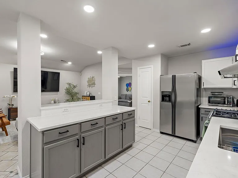 2109 Kimra Ln — Photo 8