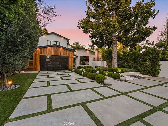 3rd image of 13135 Chandler Blvd