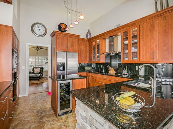3rd image of 1936 E Vinedo Ln