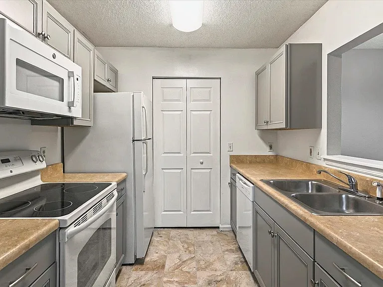 3001 Oak Park Ct #A — Photo 12