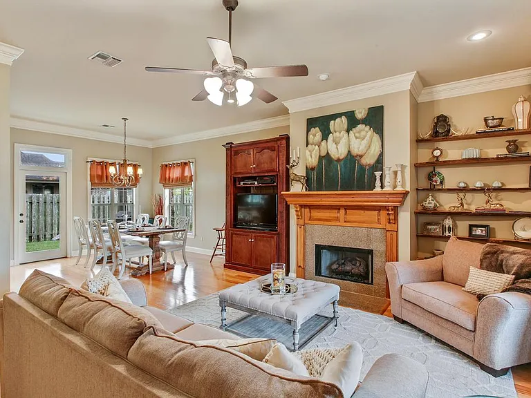 105 Beaufort Cir — Photo 3