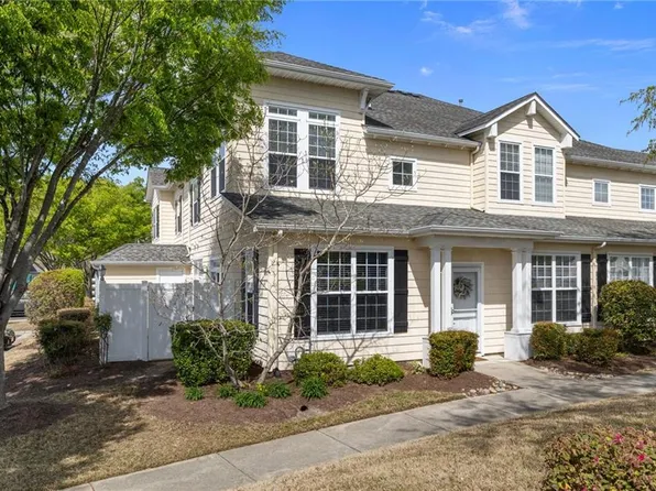 1040 Grace Hill Dr, Virginia Beach, VA 23455