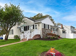 163 Block Blvd, Massapequa Park, NY 11762