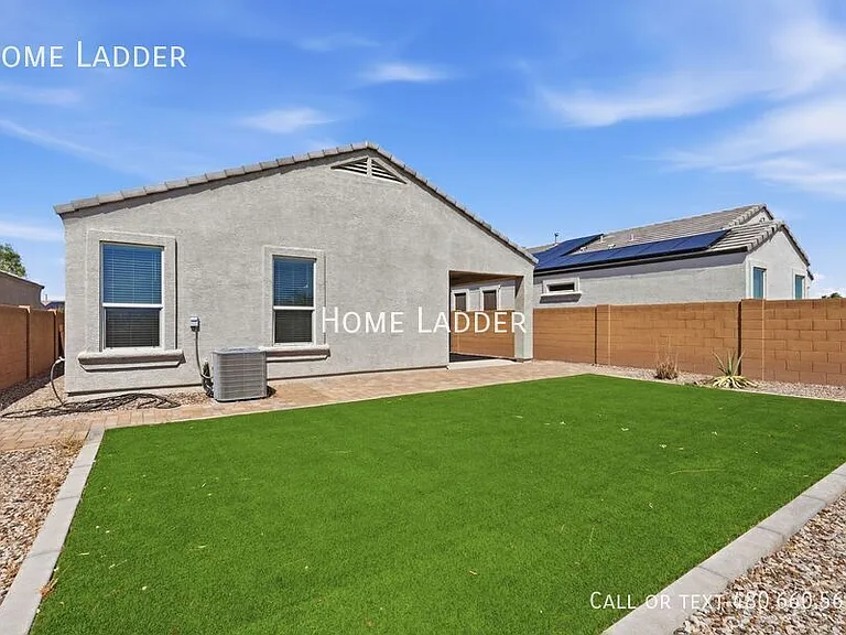 2713 N Camden Dr — Photo 26