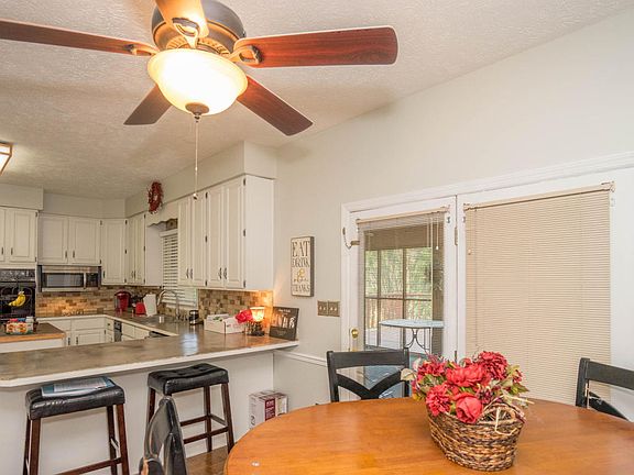 4th image of 4628 Gillcrest Dr