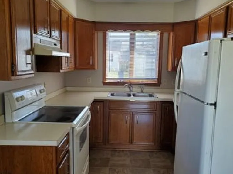 220 Columbia St — Photo 3