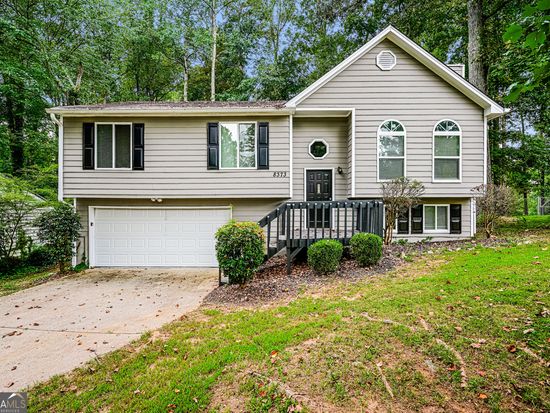 8373 Lake Dr, Snellville, GA 30039