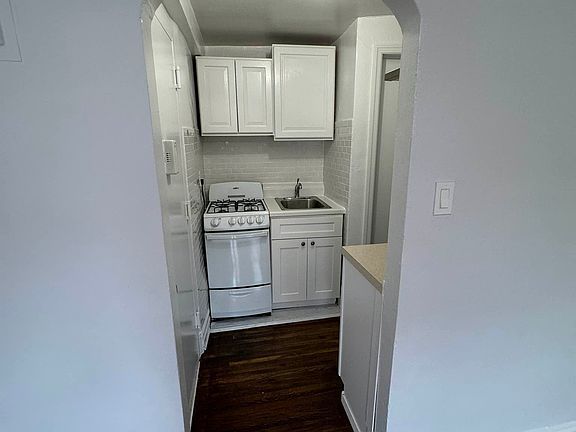 4th image of 26 2nd Ave APT 3DF