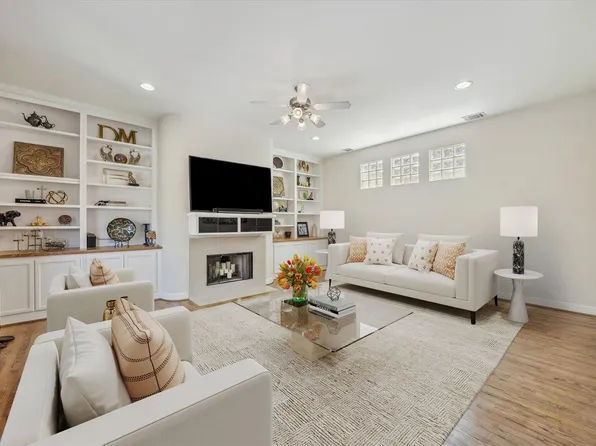 3643 Main Plaza Dr, Houston, TX 77025