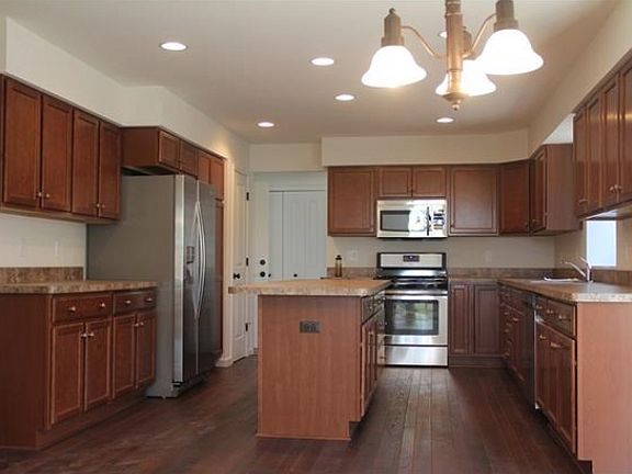 4th image of 3887 Arcadia Dr