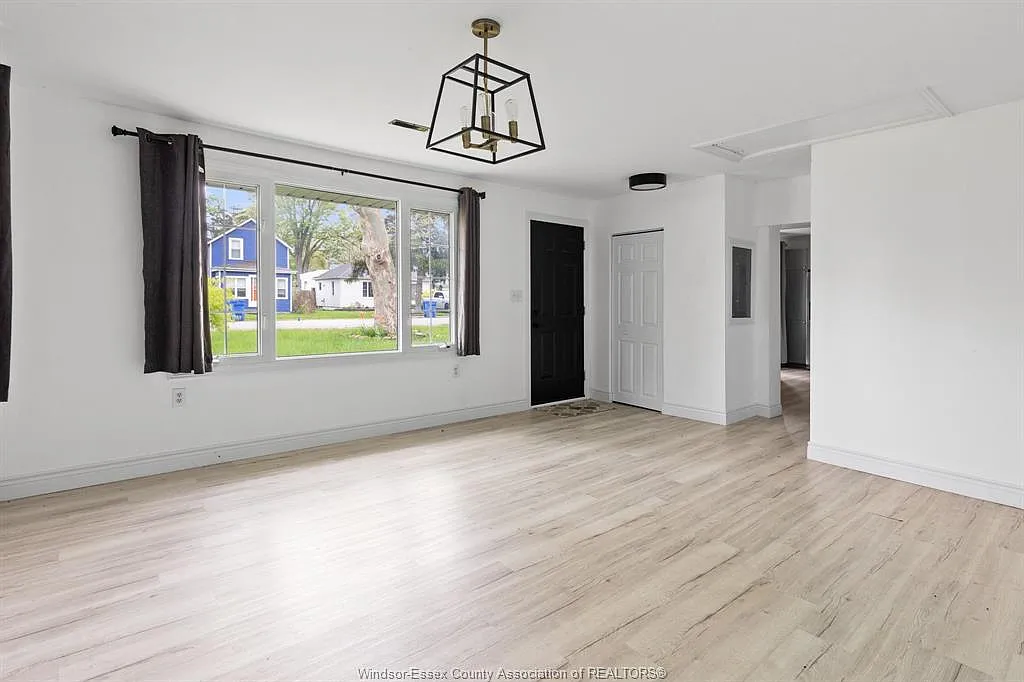 4 bed, 1.5 bath, $2,500 — Photo 4