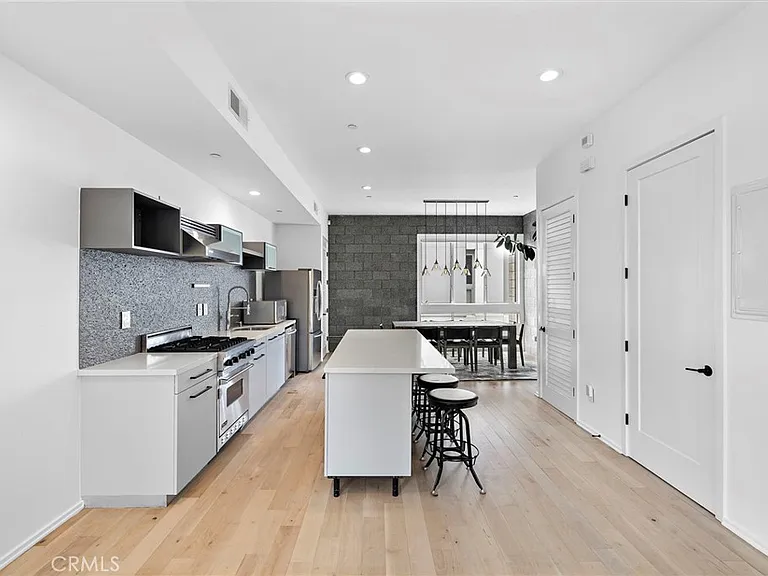 4151 Redwood Ave #106 — Photo 12