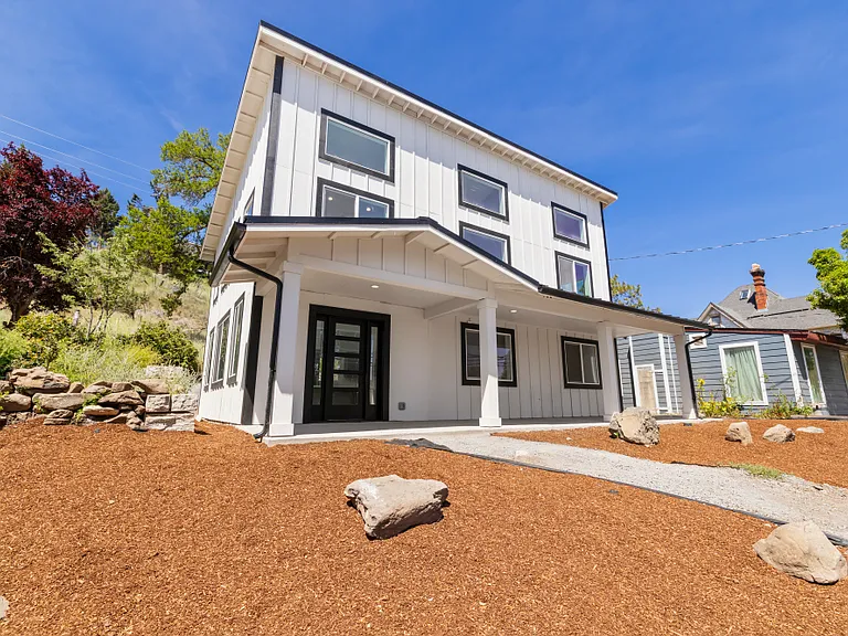 300 Riverside Dr — Photo 2
