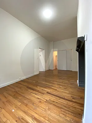 Rented by Kaden Realty | media 7