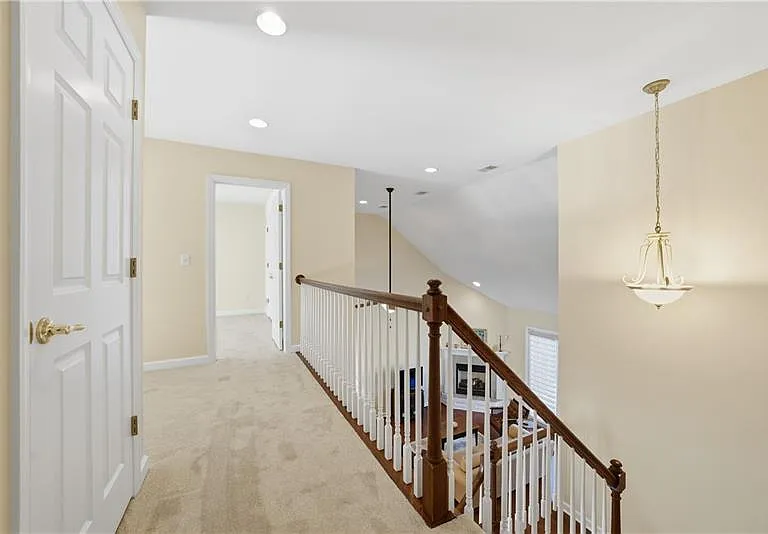 819 Strasburg Dr — Photo 32