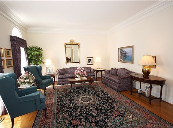 3rd image of 805 Gouldman Ln