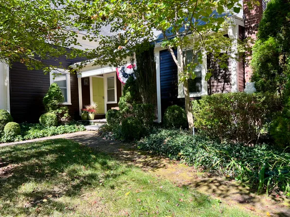 44 Summer St, Amherst, MA 01002