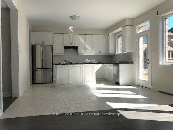 4th image of 91 Conklin Cres