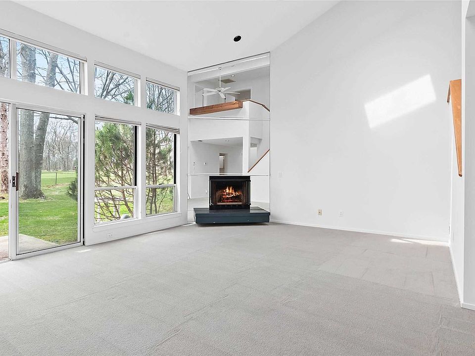 1st image of 3 Lakeview Dr