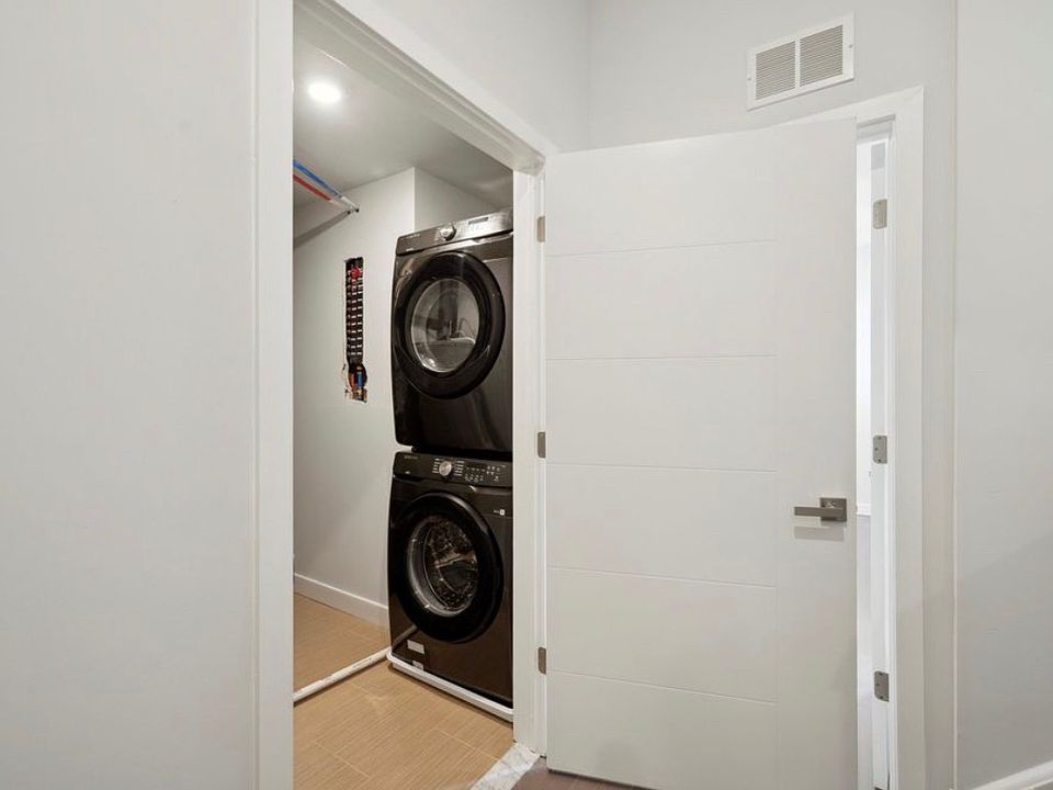 1st image of 2431 N Hancock St Unit 4