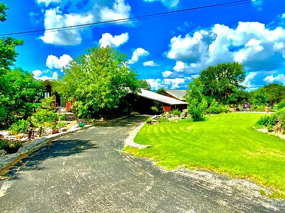 3rd image of 300 Indian Creek Loop