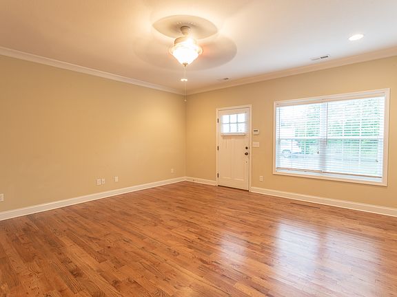3rd image of 6952 Park Dr