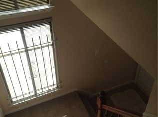 104 Gate House Ln #104, Edison, NJ 08820