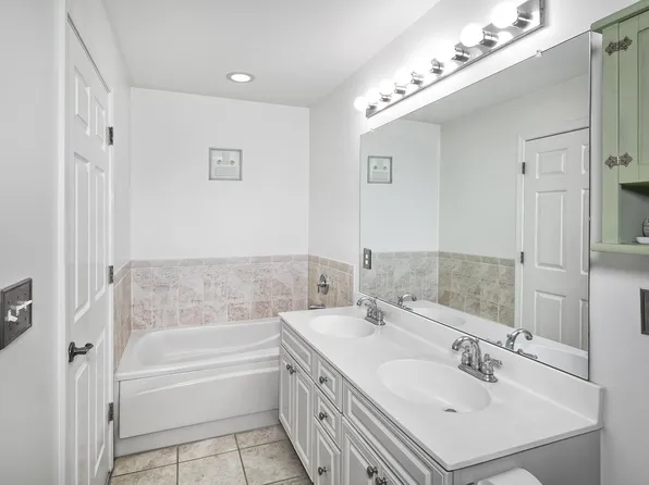 406 Newburgh Court image 8 of 31