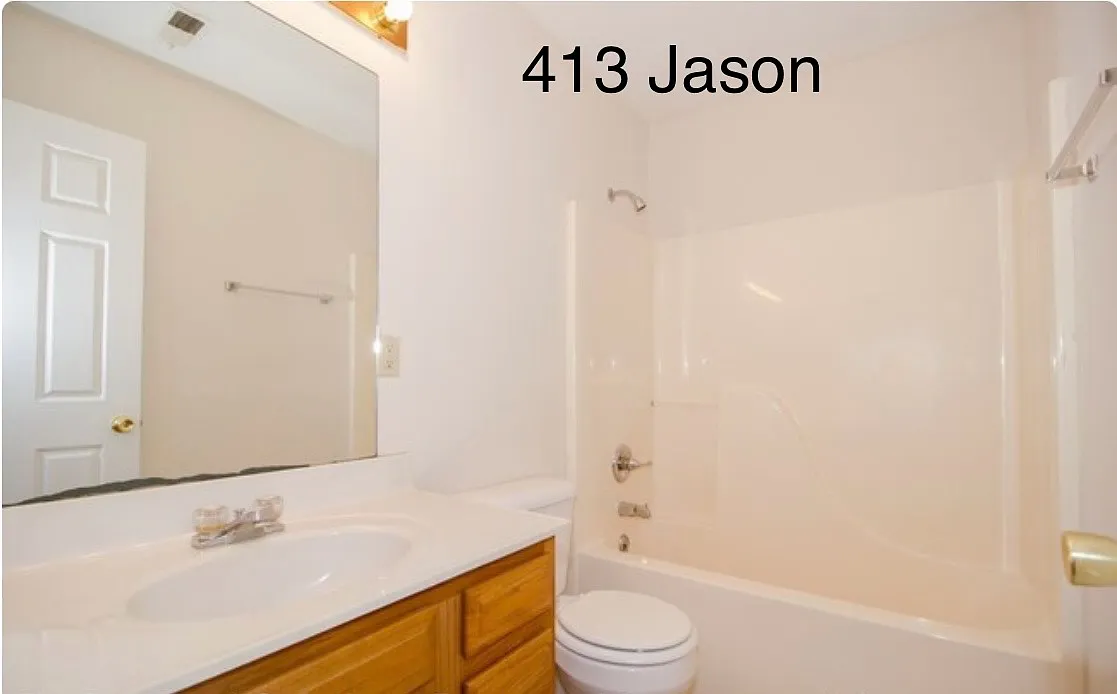 Building Photo - 413 Jason Dr #4
