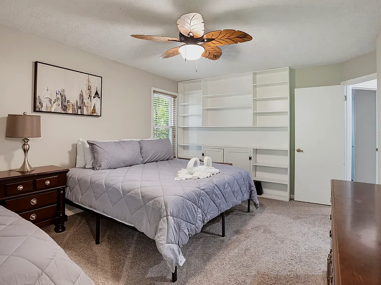 bedroom 3 - king bed