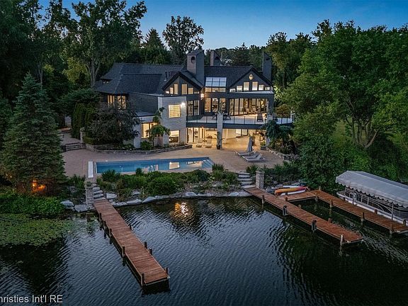 2nd image of 4912 Oakwood Ct